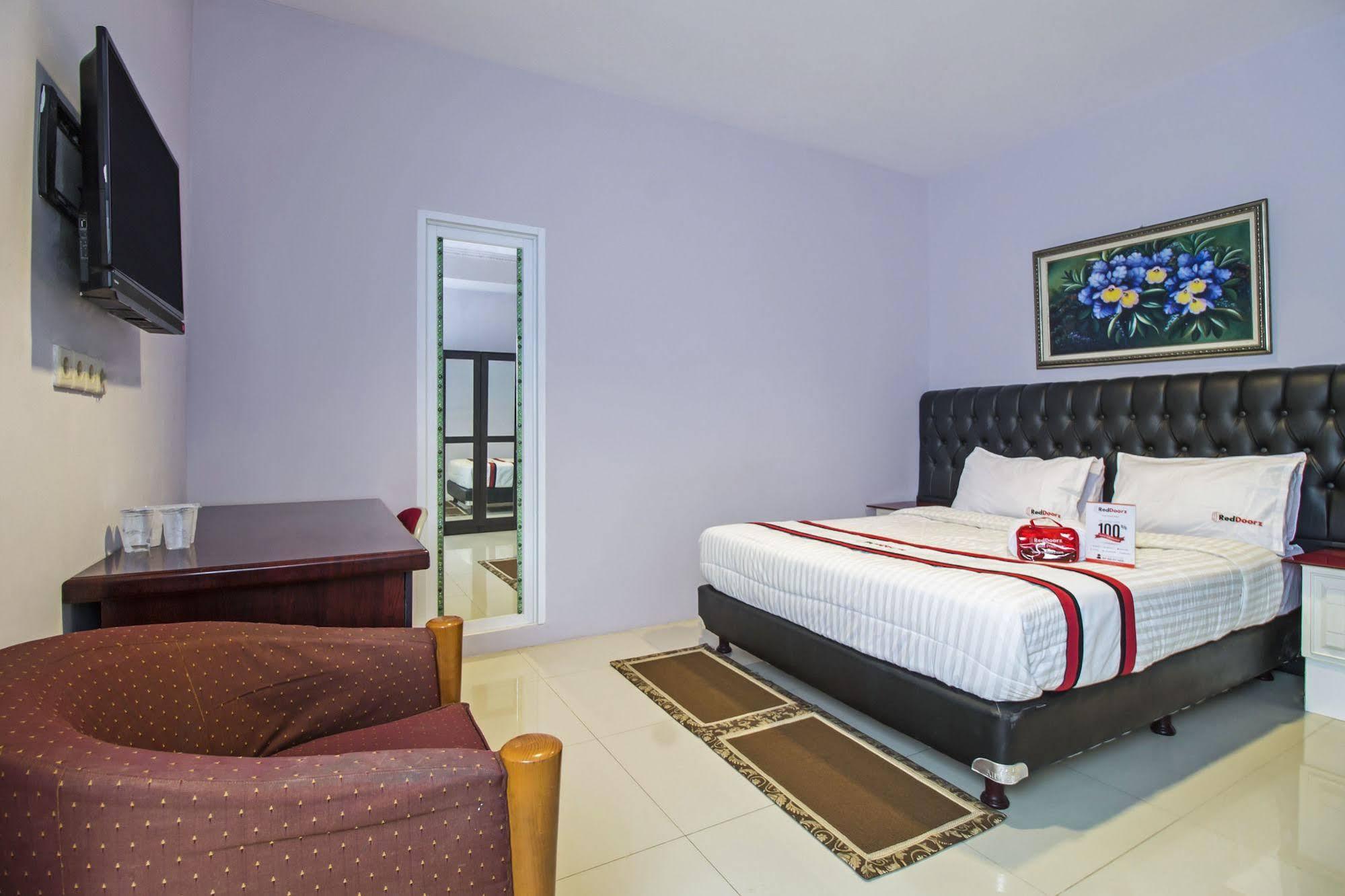 Reddoorz Plus @ Guntur Raya Setiabudi Yakarta Exterior foto