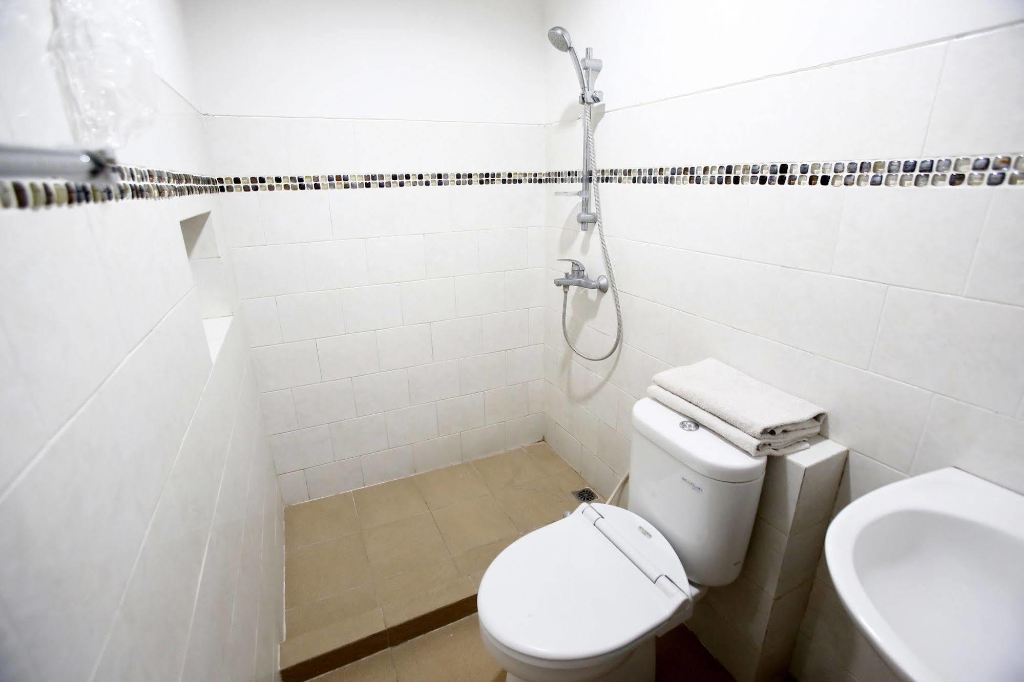 Reddoorz Plus @ Guntur Raya Setiabudi Yakarta Exterior foto
