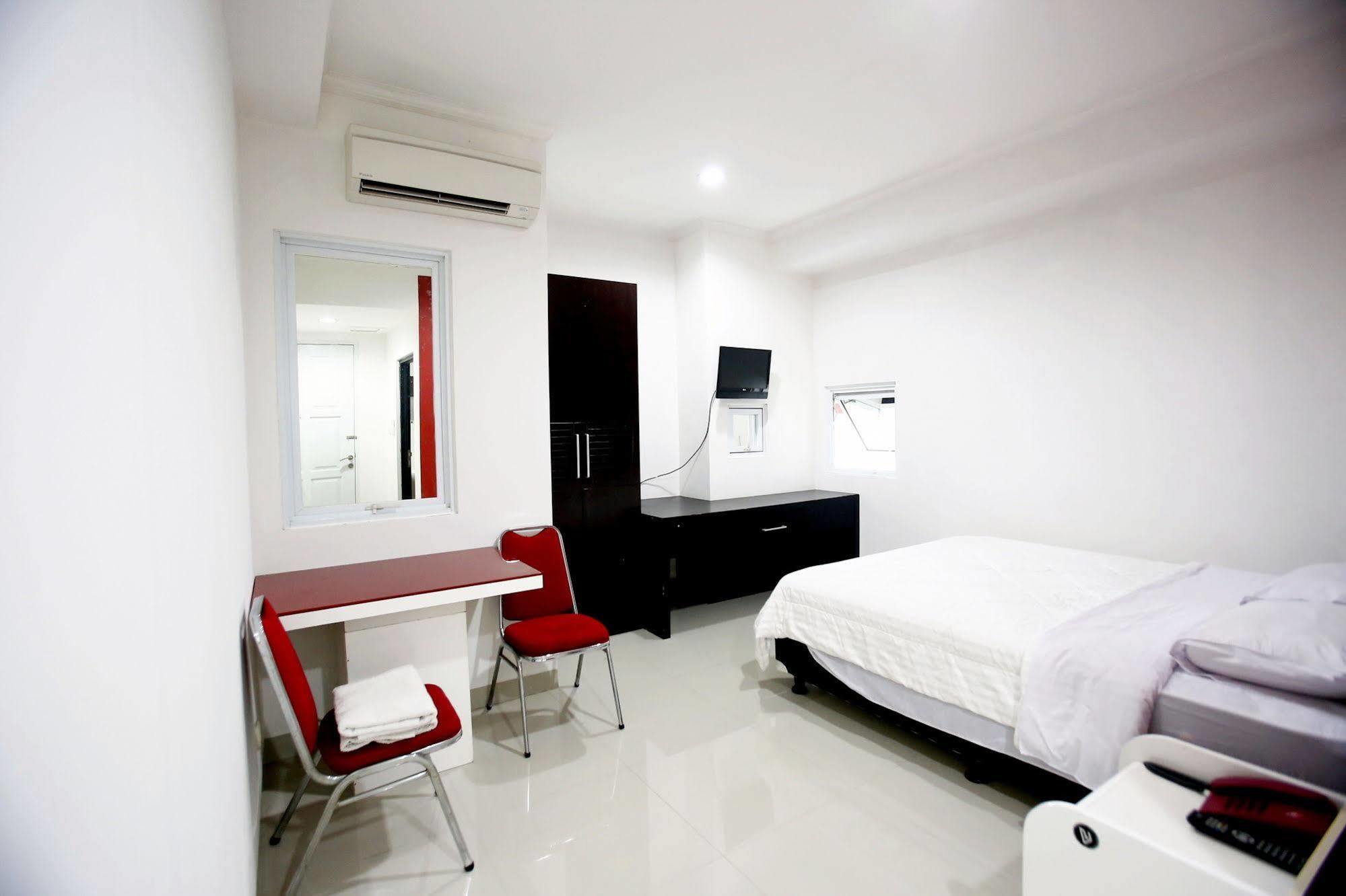 Reddoorz Plus @ Guntur Raya Setiabudi Yakarta Exterior foto