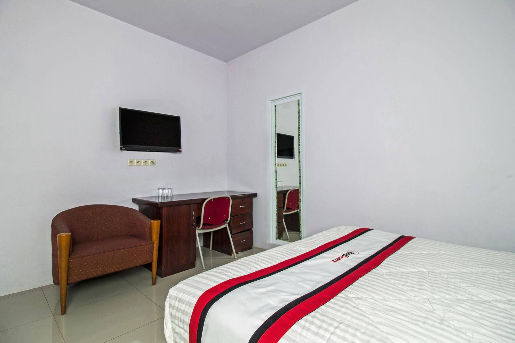 Reddoorz Plus @ Guntur Raya Setiabudi Yakarta Exterior foto