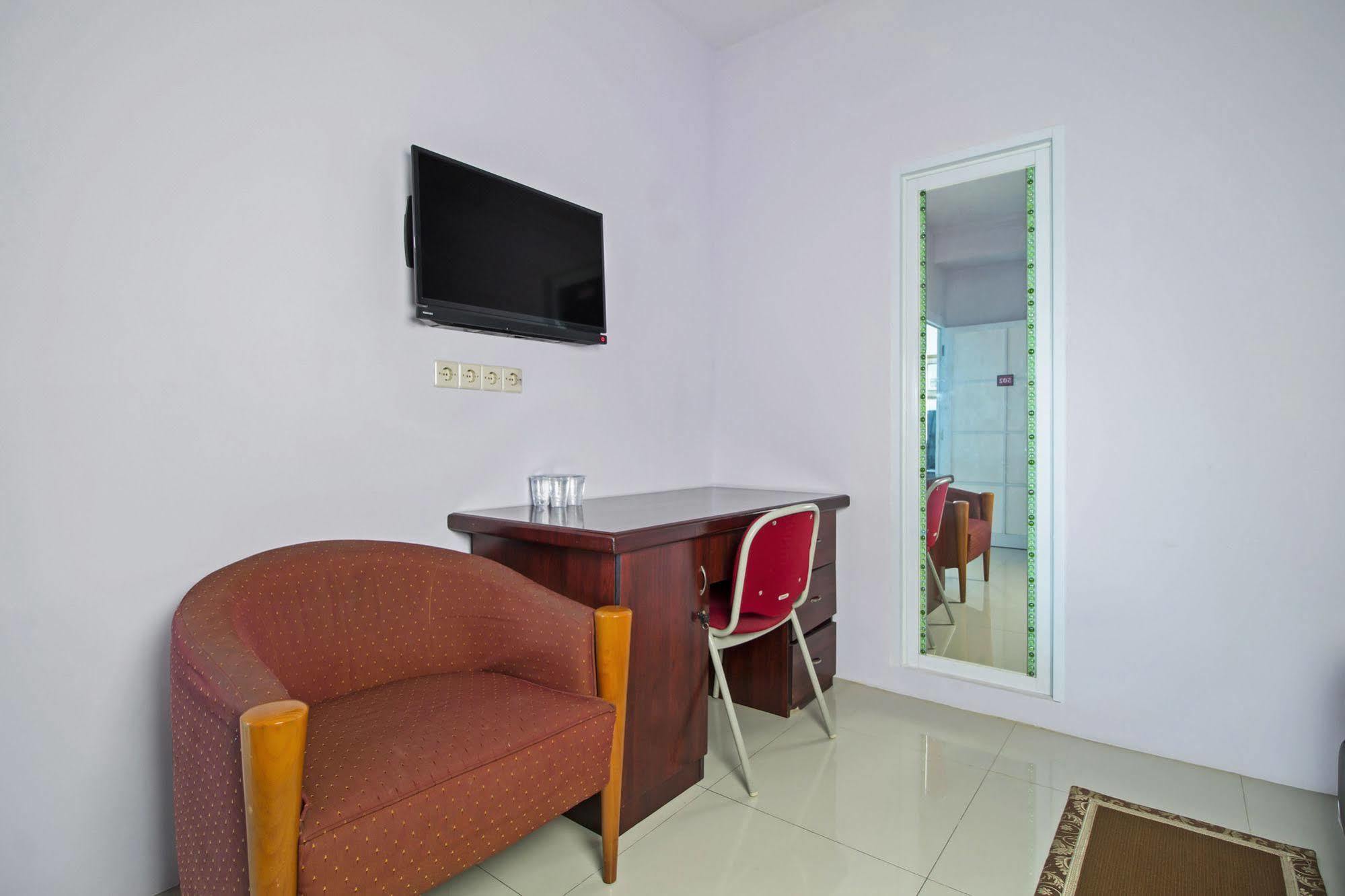 Reddoorz Plus @ Guntur Raya Setiabudi Yakarta Exterior foto