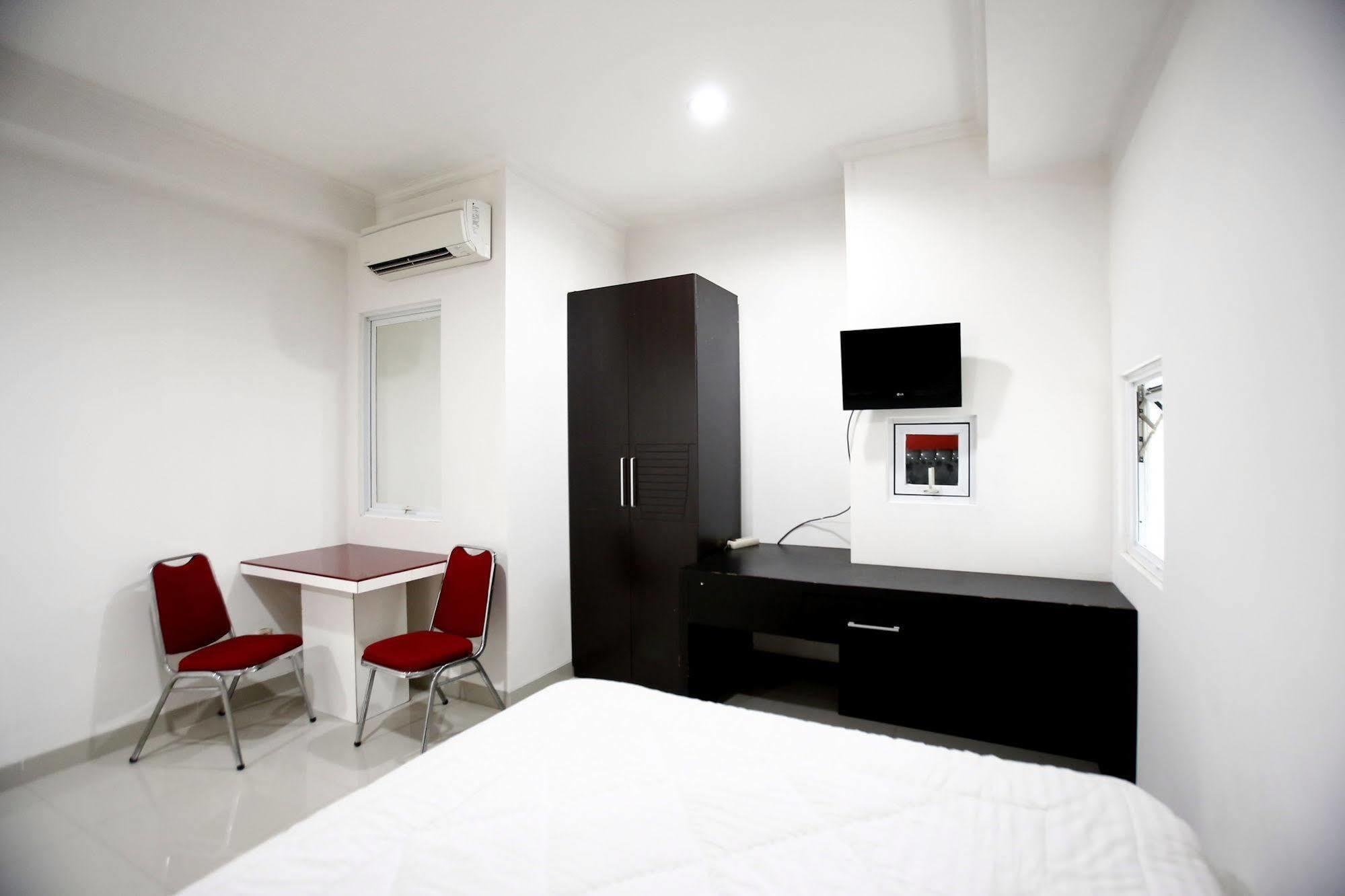 Reddoorz Plus @ Guntur Raya Setiabudi Yakarta Exterior foto