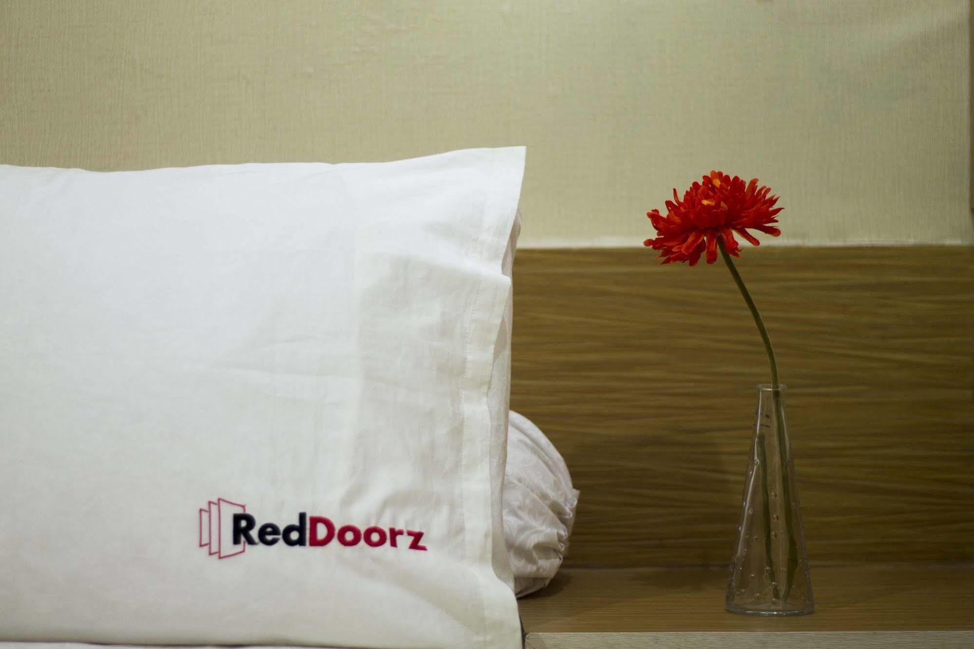 Reddoorz Plus @ Guntur Raya Setiabudi Yakarta Exterior foto