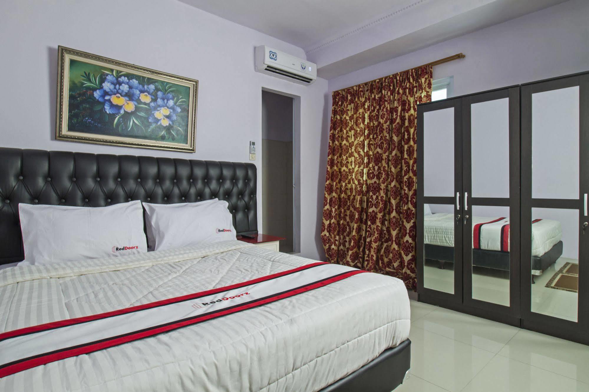 Reddoorz Plus @ Guntur Raya Setiabudi Yakarta Exterior foto